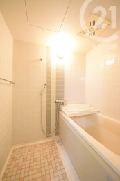 浴室 ／レバーひとつで温度調節ができる水栓がついています。（04/05/23）