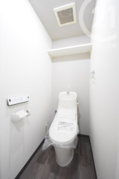 トイレ ／新規トイレはウォシュレット機能付き。室内CF張替なども行っています（04/05/20）
