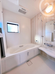  浴室はゆとりの1坪サイズ！浴室換気乾燥機付きです。（04/11/22）