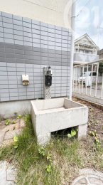 庭 ／外水栓付きなので洗車や植物への水遣りに重宝します。（04/07/08）