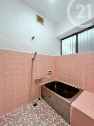  浴室には窓があり、入浴後の換気もしやすいです。（04/07/21）