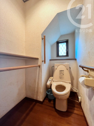  1階トイレには手すりが設置されています。（04/07/30）