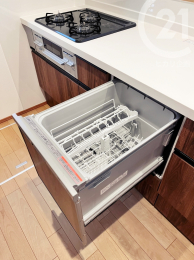  ビルトイン食器洗浄乾燥機付き。食後の後片付けらくらく（05/01/21）