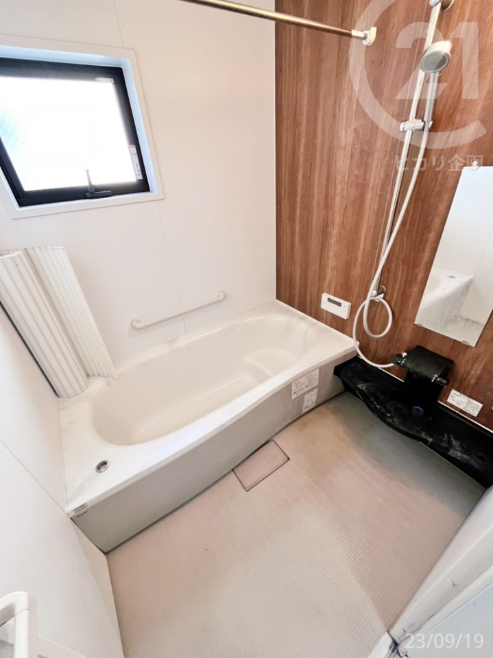  浴室換気乾燥機付き・1坪サイズのゆったりとしたバスルーム