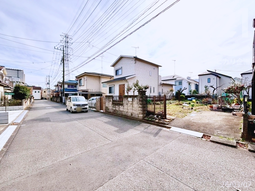  ����6�������ɖʂ��A�Ԍ����L���Ԃ̏o��������X���[�Y