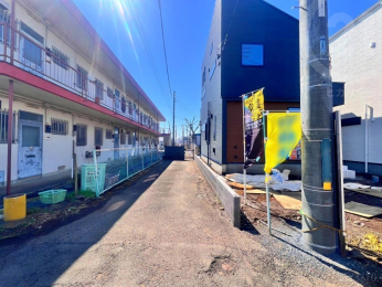  1号区南東側には隣地通路が面しています
