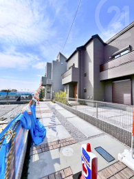  道路から奥まった位置にあり、プライバシー性の高い住まい