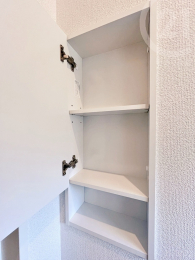 ＜2階トイレ＞壁面収納あり