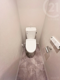  トイレ交換済みで清潔感があります。