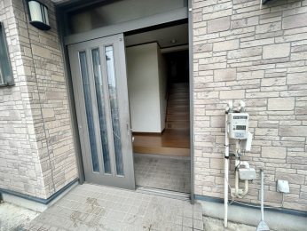  引き戸タイプの玄関ドア