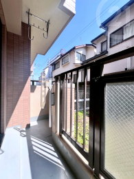  バルコニーからお庭へ出入りできます。