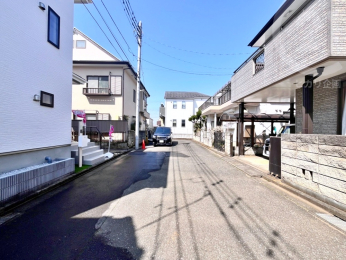  周辺は閑静な住宅街となっています。