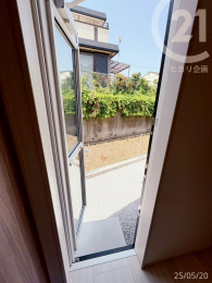  勝手口／建物の北側へ出入りできます。