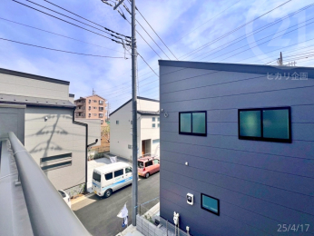  ＜バルコニー＞