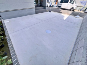  カースペース並列2台駐車可能　※車種による