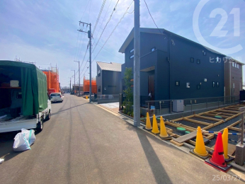  6Mのゆったりとした前面道路です。
