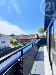  2部屋続きのワイドスパンバルコニー。