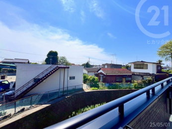  バルコニーからの眺望。周辺は高い建物がなく採光眺望良好です。