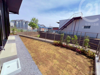  ゆったりめのお庭がございます。水遊びやBBQを楽しんでも良さそう。