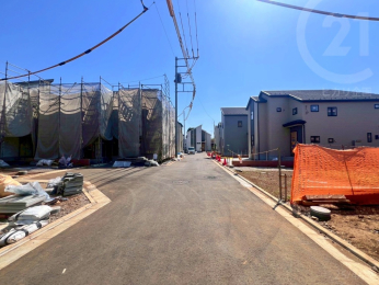  新設道路5M／分譲地内で袋小路になっているため、住民以外の通行が少なく安心。