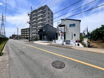  分譲地南側道路　幅員8.3M
