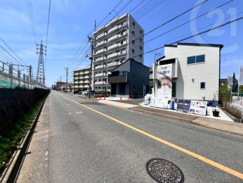  分譲地南側道路　幅員8.3M