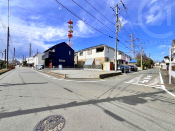  開放感のある角地です。