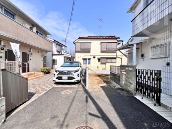  行き止りの為、交通量は少なめです。