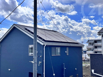  太陽光発電設備標準搭載（画像は4号棟屋根）