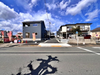  東側道路からの街並み