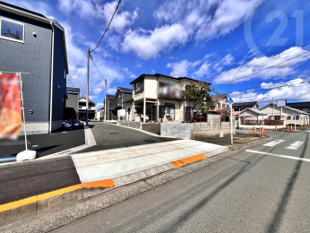  東側道路からの街並み