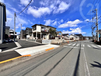  東側道路からの街並み
