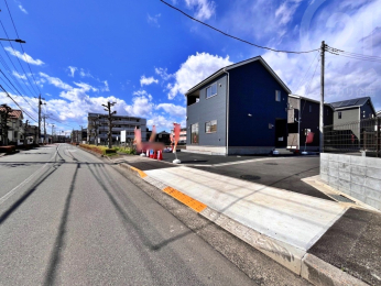  東側道路からの街並み