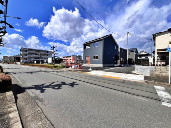  東側道路からの街並み