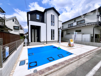  土地44坪×建物31坪超の5LDK。縦長窓が印象的！スタイリッシュで洗練された外観デザイン。