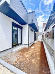  水遊びや家庭菜園など楽しめる南庭。
