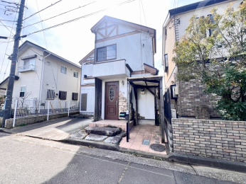  自転車等も止めて置けるゆとりのある玄関まわり