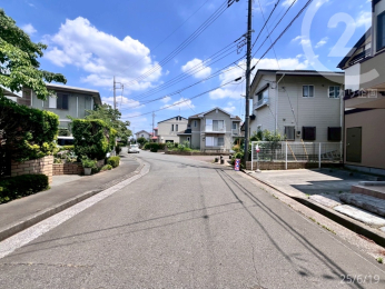  閑静な住宅街に立地した一戸建てです。