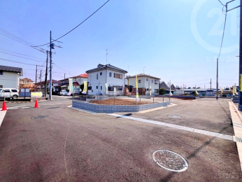  新設道路内は袋小路につき、住民以外の通行が少なく安心。