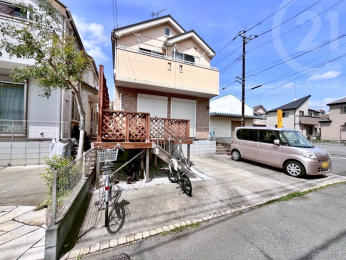  陽当たり良好の南東角地です。