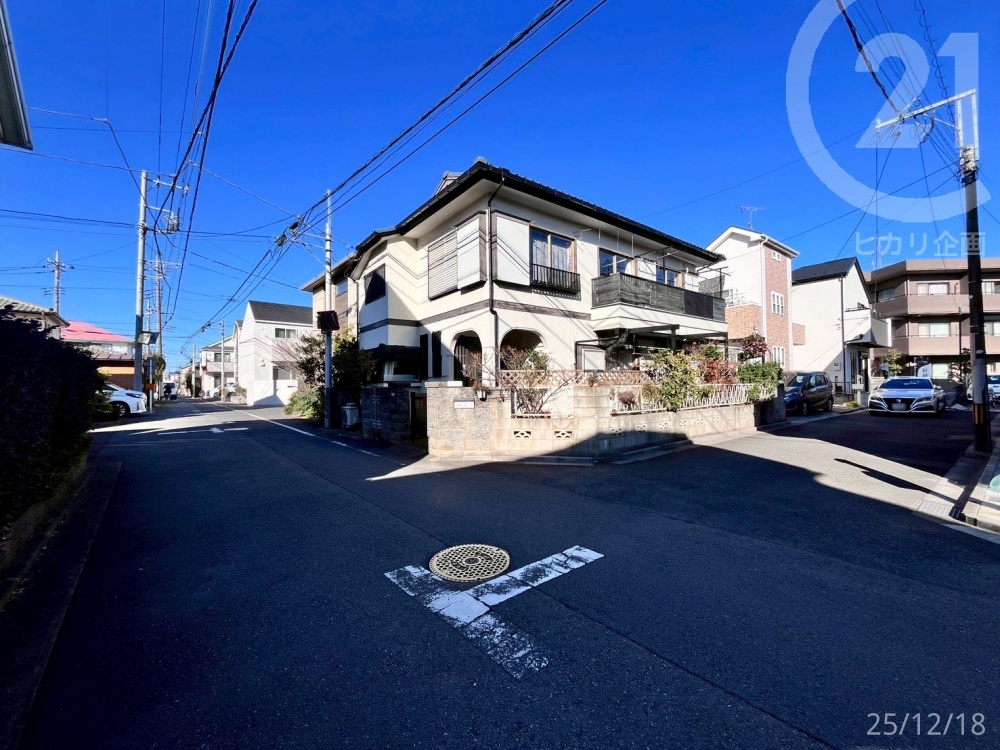  ���H���牜�܂����ʒu�ɂ��邽�߁A�v���C�o�V�[���̍����Z�܂��ł��B