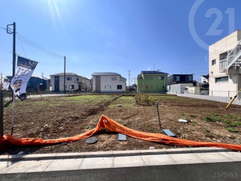  東側5M幅員の公道に接道。交通量は少なめです。