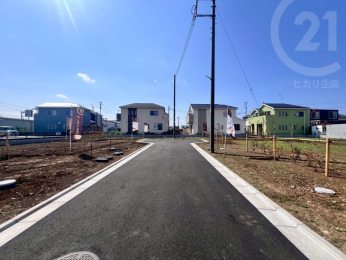  新設道路／通り抜けができない道路なので安心です。