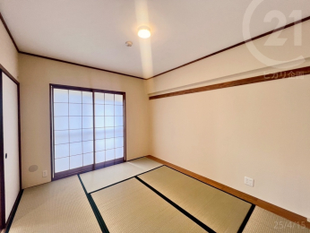  和室6帖／バルコニーに面しています。出入りも可能です。