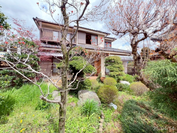  建物の南側がお庭につき日当たり良好！