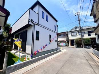  モノトーンのシンプルな外観です。