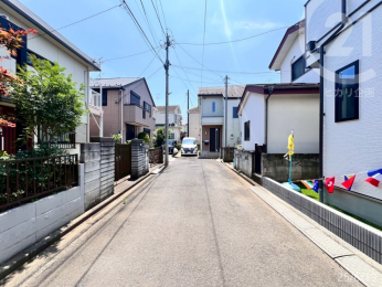  東側道路／袋小路に面した落ち着いた住環境で車通りが少なく安心！