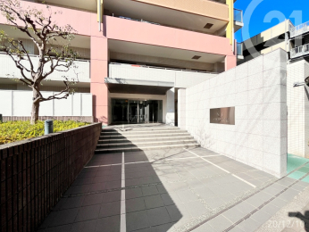  東側エントランス