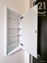  1階トイレ・壁面収納