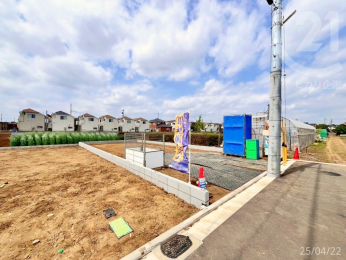  周辺には住宅や畑がございます。